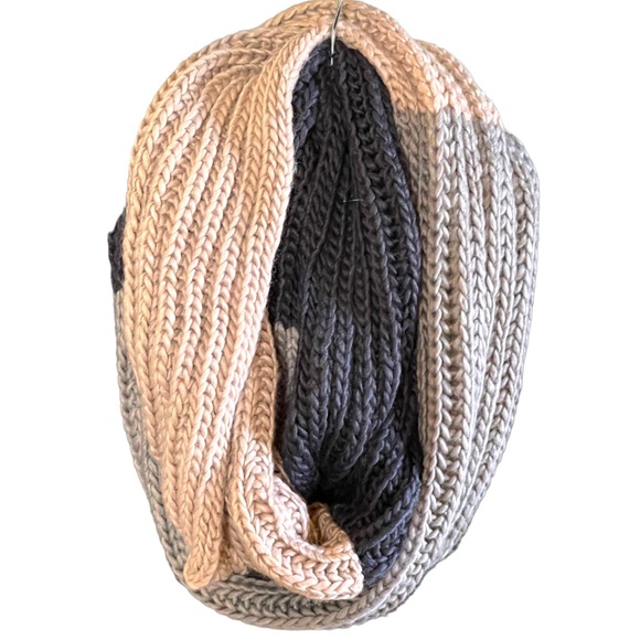 Chunky Knit Beige Gray Infinity Black Scarf - Picture 2 of 7